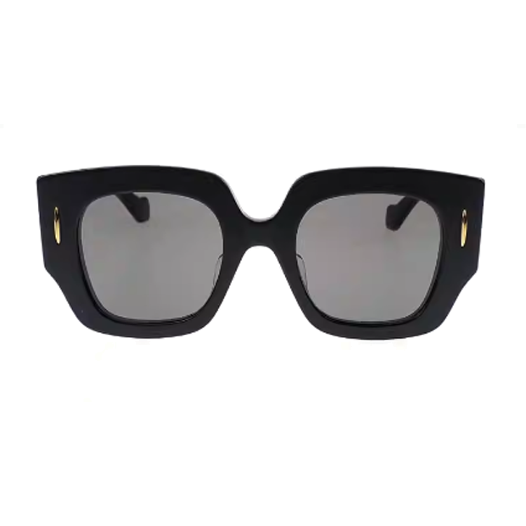 Lookbook (W) LOEWE 方形黑色墨镜带标志性镜腿设计。 LW40129U