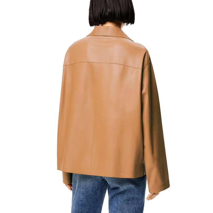 Purchase (W) LOEWE 焦糖色皮革襯衫外套，附標誌與按鈕設計。 S359Y31L03-5542