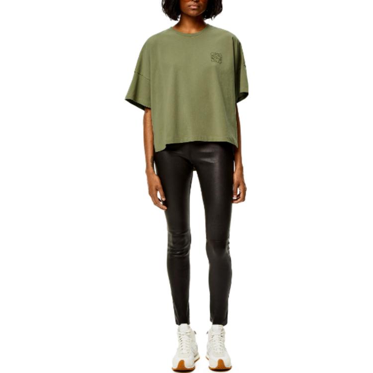 Lookbook (W) LOEWE Anagram标志刺绣鼠尾草绿短款T恤。 S359341XA4-4380