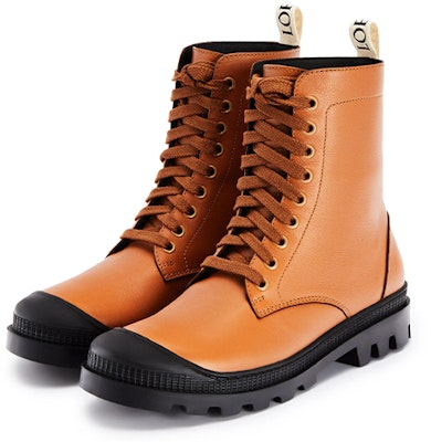 (W) 로에베 청키 레이스업 부츠 (브라운) L815285X14-2530 Lookbook (W) 로에베 청키 레이스업 부츠 (브라운) L815285X14-2530