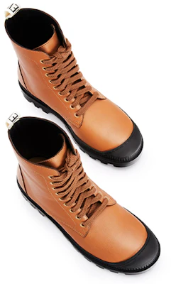 (W) 로에베 청키 레이스업 부츠 (브라운) L815285X14-2530 Shop (W) 로에베 청키 레이스업 부츠 (브라운) L815285X14-2530