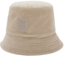 (Women) LOEWE Embossed Patch Solid Color Bucket Hat Women’s Khaki. K820HB1X65-1120 (Women) LOEWE Embossed Patch Solid Color Bucket Hat Women’s Khaki. K820HB1X65-1120