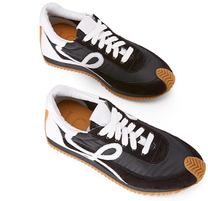 (W) LOEWE Flow Runner 'Hitam Putih' L815282X47-1102 Shop (W) LOEWE Flow Runner 'Hitam Putih' L815282X47-1102
