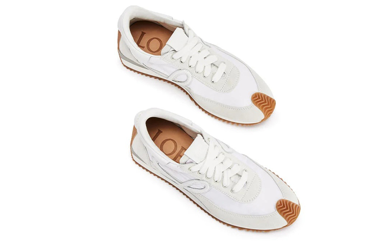 Purchase (W) ロエベ フロー ランナー (ホワイトグレー) L815282X35-2100YC