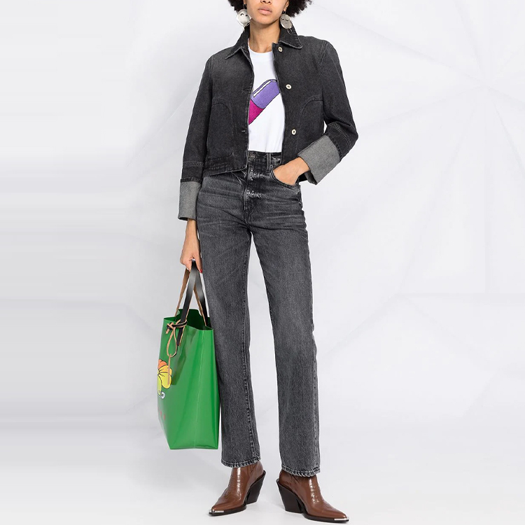 Lookbook (W) Chaqueta vaquera negra corta con logotipo estampado LOEWE FW21. S359330XBN-1100