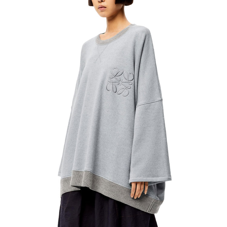 Shop (W) LOEWE FW21灰色刺绣胸标设计圆领卫衣 S359341XAO-1790