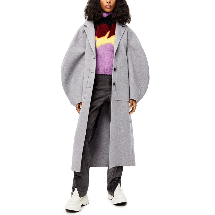 Lookbook (W) LOEWE FW21 灰色長袖腰帶大衣。 S540Y01X23-1120