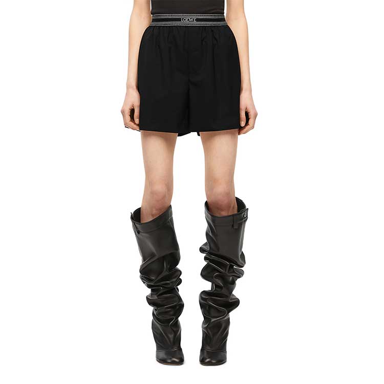 Lookbook (Women) LOEWE FW23  Solid High-Waisted Loose Fit Casual Shorts Black. S359Y04XBJ-1100