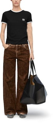 (Women) LOEWE FW23 Contrast Logo Printed Slim Fit Black T-Shirt. S359Y22X28-1102 Lookbook (Women) LOEWE FW23 Contrast Logo Printed Slim Fit Black T-Shirt. S359Y22X28-1102