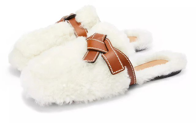 (W) LOEWE Gate Slides 'Putih Shearling' L815379X57-1895 Lookbook (W) LOEWE Gate Slides 'Putih Shearling' L815379X57-1895