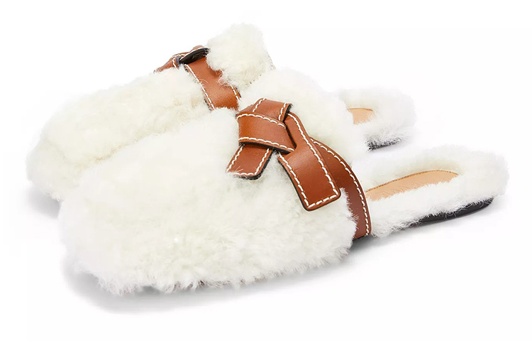 Lookbook (W) LOEWE Gate Slides 'Putih Shearling' L815379X57-1895