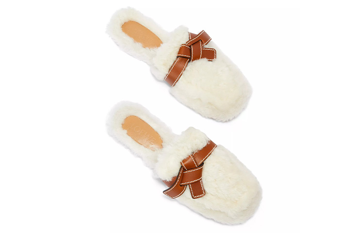 Shop (W) LOEWE Gate Slides 'Putih Shearling' L815379X57-1895