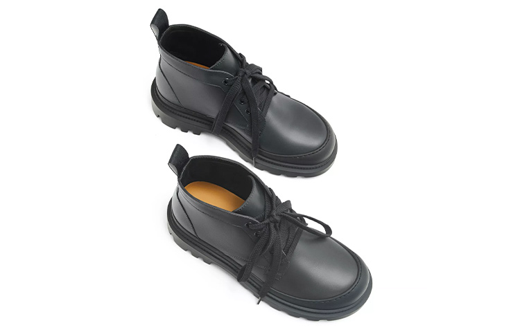 Shop (W) LOEWE Sepatu Boot Kulit Hitam 'Lace-Up' L815285X72-1100