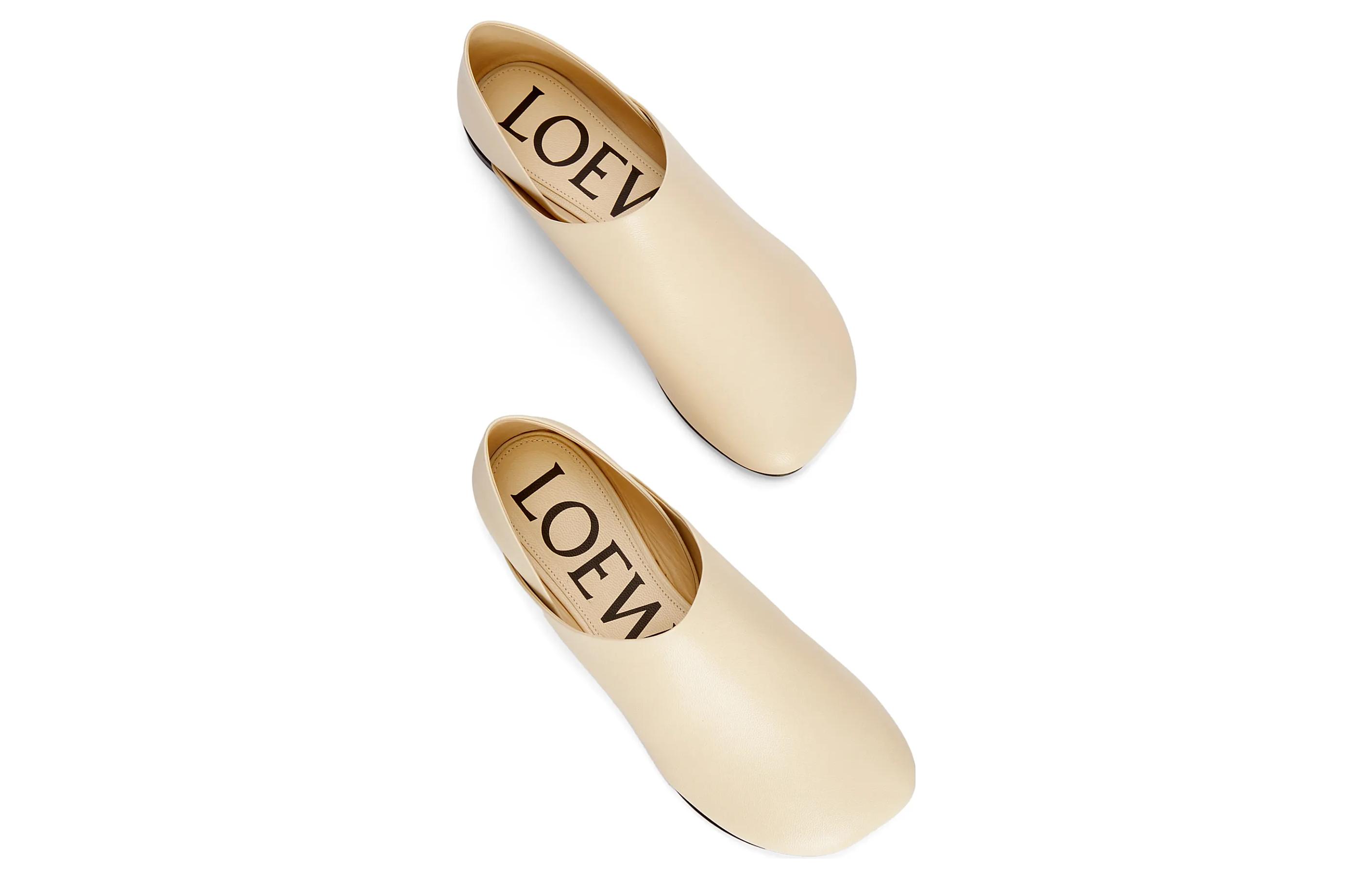 Lookbook (W) LOEWE Kulit Slip-On Datar 'Putih Susu' L814466X22-8806