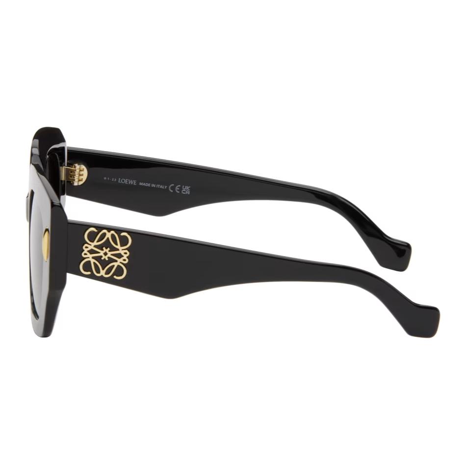 Lookbook (W) Kacamata Hitam LOEWE Rectangular Acetate dengan Detail Logo. LW40129UW5001A 192337156168