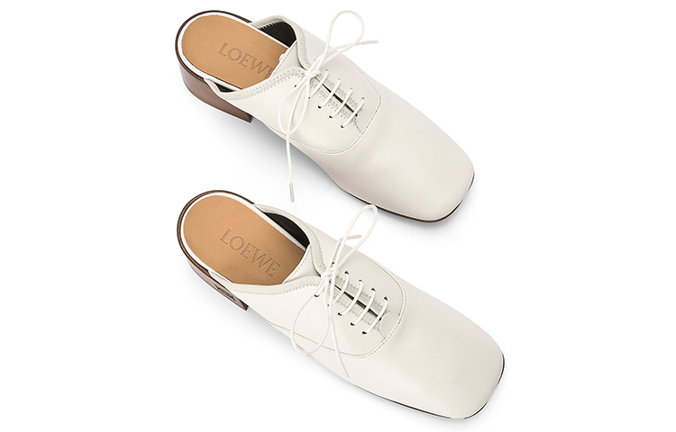 Shop LOEWE羅意威 羊皮 繫帶時尚 粗跟 高筒鞋 女款 白色
