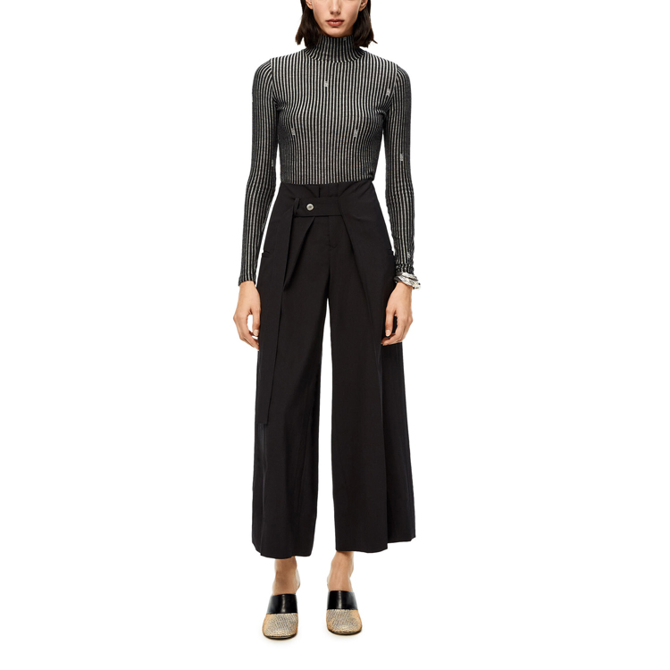 Lookbook (W) Pantalones Entallados Negros de Lana de Tiro Alto LOEWE SS22. S359Y04X49-1100