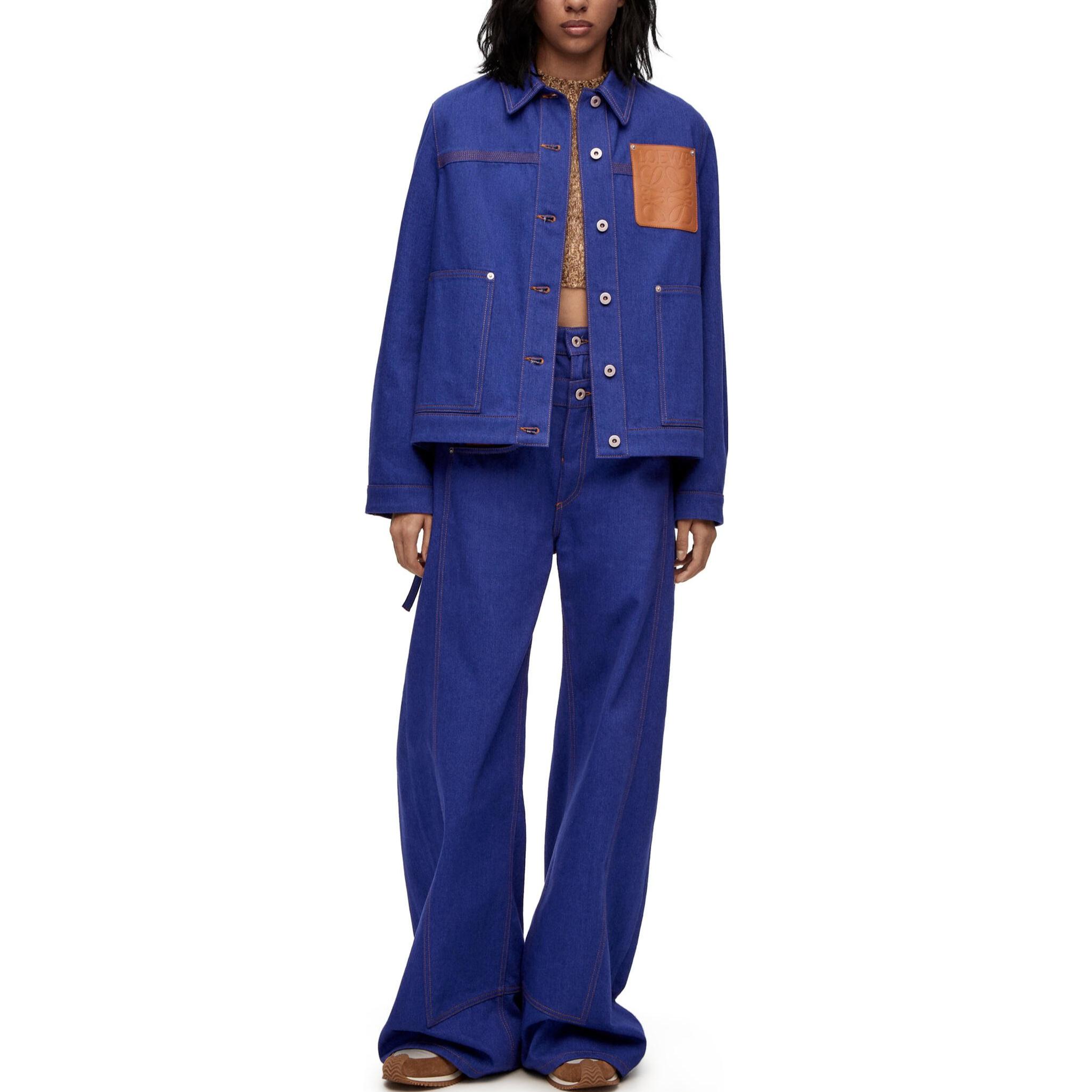Lookbook (W) LOEWE SS23 Chaqueta Workwear de Denim Azul Claro con Bolsillo en el Pecho. S359Y50X24-5451