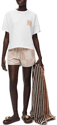 (W) ロエベ SS24 刺繍 オーバーサイズ クルーネック ホワイトTシャツ. S616Y22X59-2100 Lookbook (W) ロエベ SS24 刺繍 オーバーサイズ クルーネック ホワイトTシャツ. S616Y22X59-2100