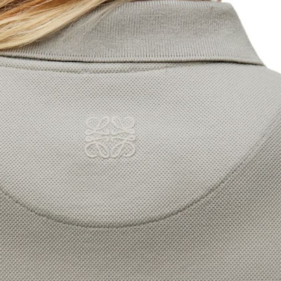 (W) ロエベ SS24 ソリッド ボタンアップ 半袖 ポロシャツ クールグレー。 S540Y23X36-5942 Details for (W) ロエベ SS24 ソリッド ボタンアップ 半袖 ポロシャツ クールグレー。 S540Y23X36-5942