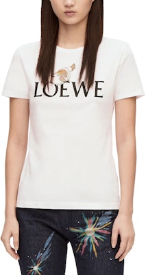 (W) LOEWE x Howl''s Moving Castle SS23 Baju-T Putih Logo Cetakan. SB44Y22X12-2100 Shop (W) LOEWE x Howl''s Moving Castle SS23 Baju-T Putih Logo Cetakan. SB44Y22X12-2100