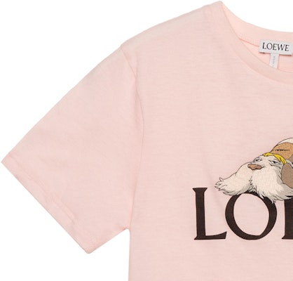 (Women) LOEWE x Howl's Moving Castle SS23 Pink Logo Print T-Shirt. SB44Y22X12-2060 Sizing (Women) LOEWE x Howl's Moving Castle SS23 Pink Logo Print T-Shirt. SB44Y22X12-2060