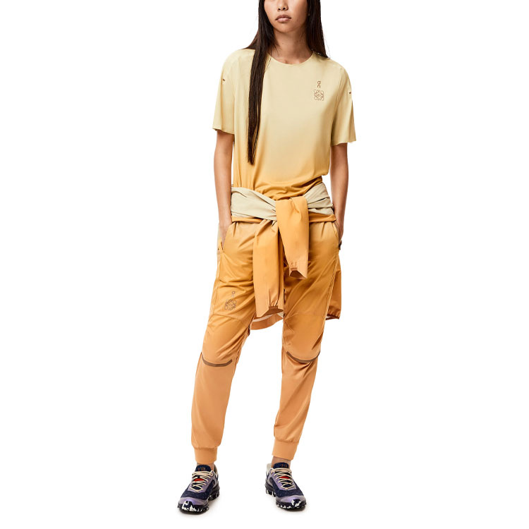 Lookbook (W) LOEWE x On SS22 Kaos Olahraga Wanita Gradient Oranye Capsule. S929Y22X02-6228