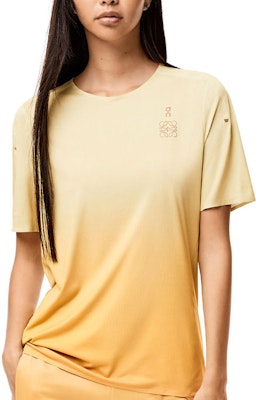 (W) LOEWE x On 女款 SS22 漸層運動T恤 橘色限定款。 S929Y22X02-6228 Shop (W) LOEWE x On 女款 SS22 漸層運動T恤 橘色限定款。 S929Y22X02-6228