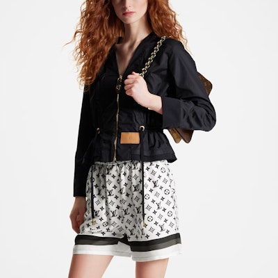 (W) 루이 비통 3D 모노그램 로고 프린트 화이트 캐주얼 쇼츠 여성 SS23 1ABSZR Lookbook (W) 루이 비통 3D 모노그램 로고 프린트 화이트 캐주얼 쇼츠 여성 SS23 1ABSZR