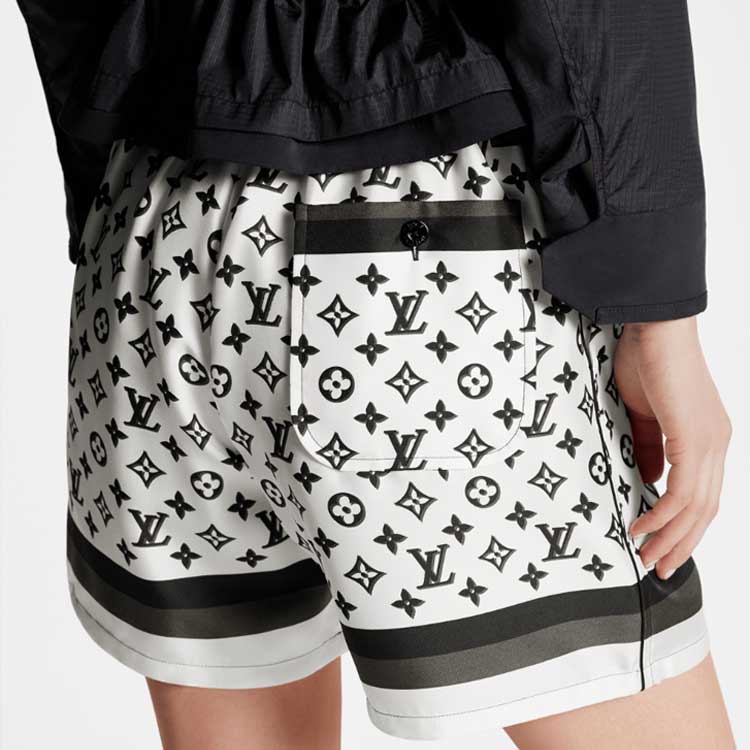 Shop (W) 루이 비통 3D 모노그램 로고 프린트 화이트 캐주얼 쇼츠 여성 SS23 1ABSZR