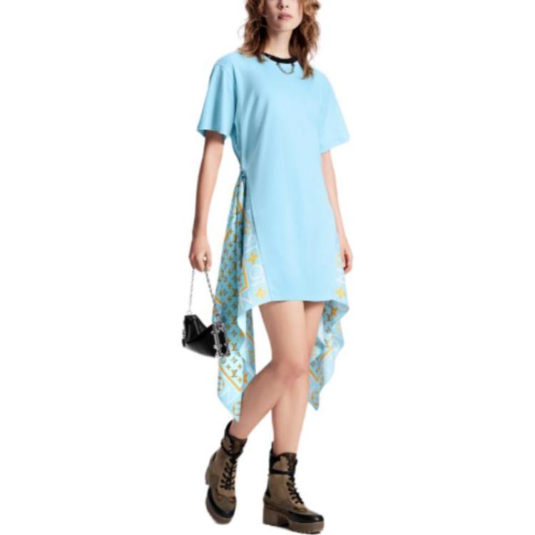 Lookbook (W) Louis Vuitton Gaun Biru Lengan Pendek dengan Motif dan Detail Syal. 1AFTPO