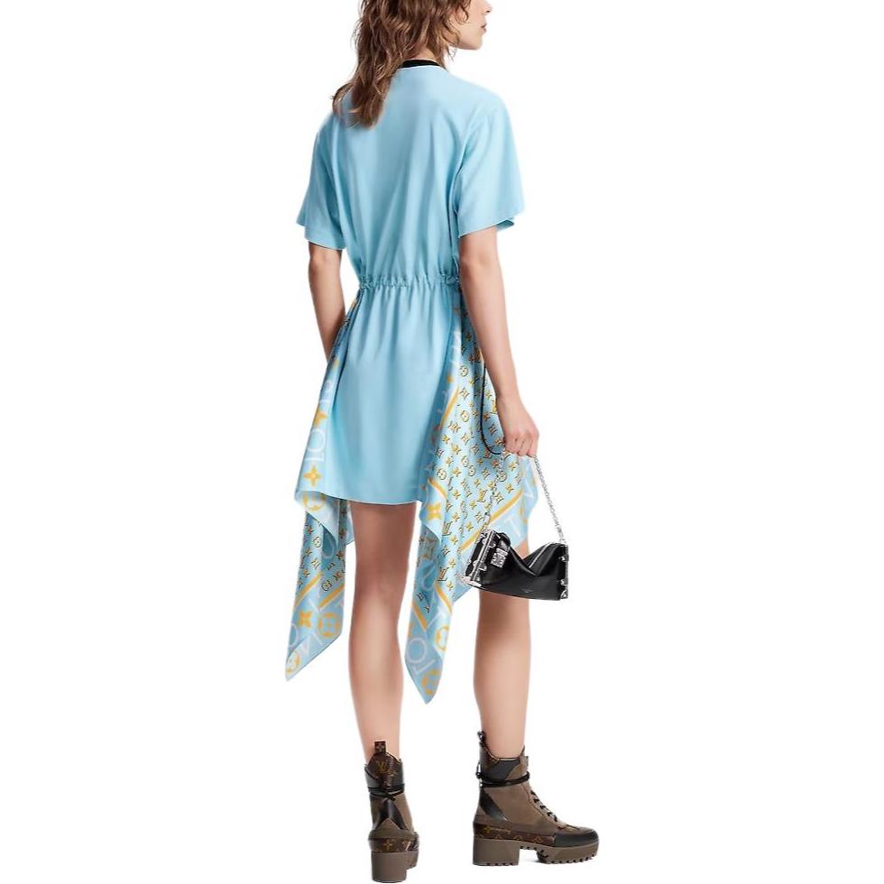 Shop (W) Louis Vuitton Gaun Biru Lengan Pendek dengan Motif dan Detail Syal. 1AFTPO