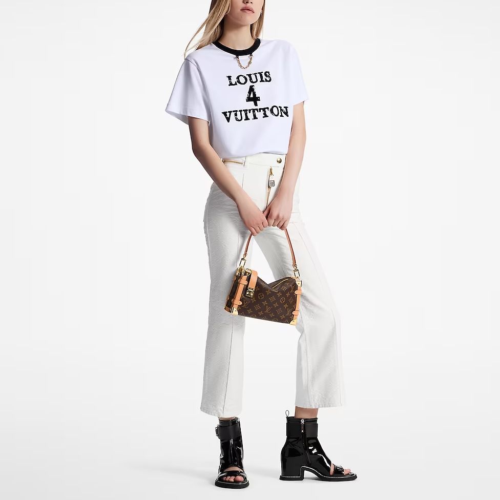 Purchase (Women) LOUIS VUITTON  White T-Shirt with Letter Logo Print. 1ABIQC