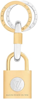 (Women) Louis Vuitton Alphabet Engraved Padlock Keychain Gold for Women. M00549 Order (Women) Louis Vuitton Alphabet Engraved Padlock Keychain Gold for Women. M00549