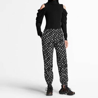 (W) Louis Vuitton Seluar Jogger Cetakan Berongga Hitam 1A5TSH Lookbook (W) Louis Vuitton Seluar Jogger Cetakan Berongga Hitam 1A5TSH