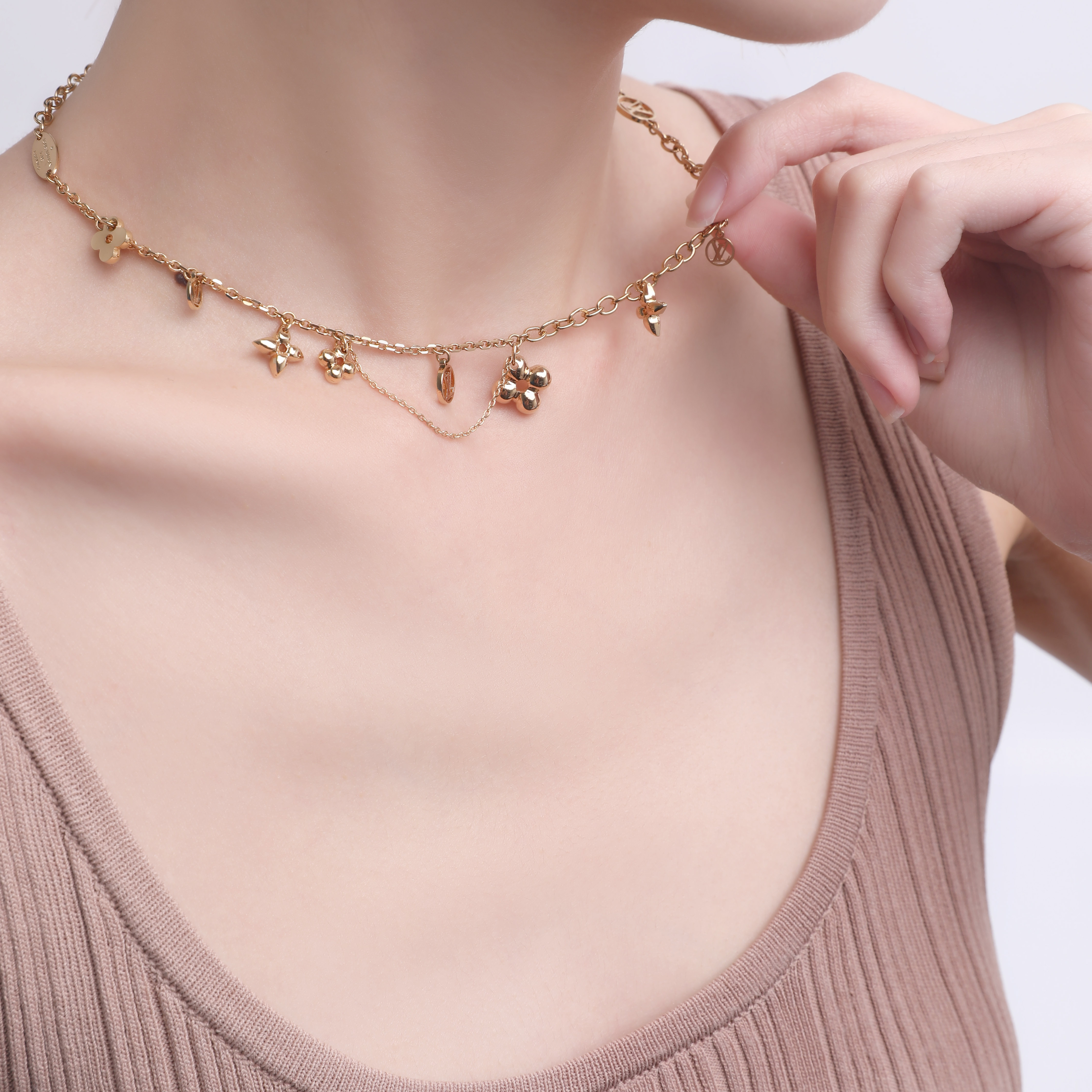 (Women) LOUIS VUITTON Blooming Montaigne Floral Pendant Necklace Gold for Women M64855 圖 7