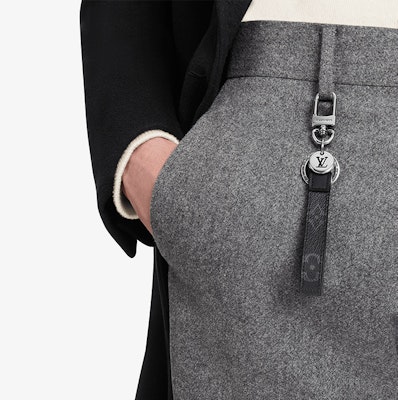 (Women) Louis Vuitton Dragonne Monogram Bag Charm Key Holder Accessory Gold. M61950 Shop (Women) Louis Vuitton Dragonne Monogram Bag Charm Key Holder Accessory Gold. M61950