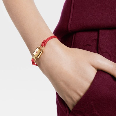 (W) Pulsera Metálica con Candado Logo de Moda LOUIS VUITTON para Mujer. M8139E Lookbook (W) Pulsera Metálica con Candado Logo de Moda LOUIS VUITTON para Mujer. M8139E