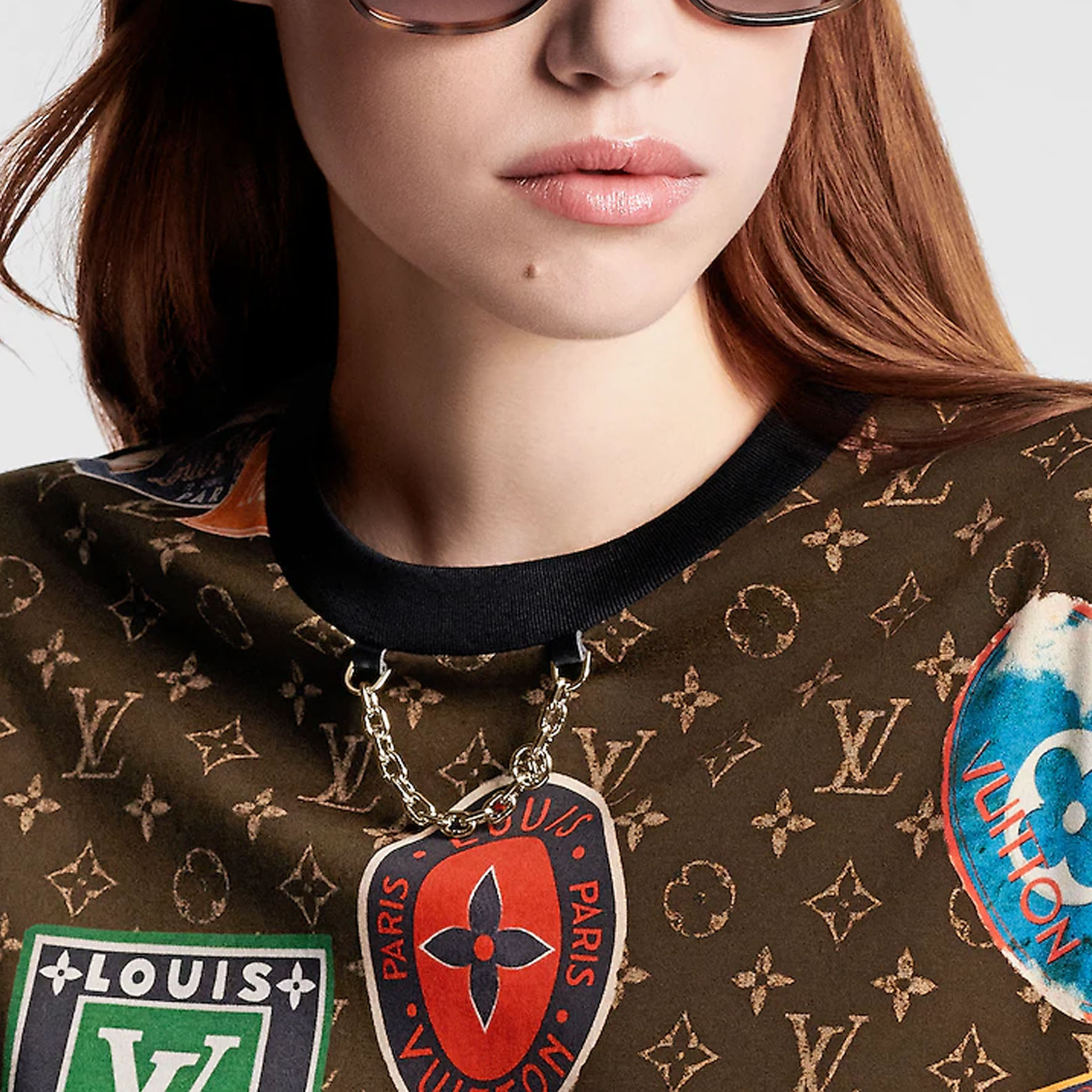 (Women) Louis Vuitton Flight Mode Logo Print Chain Accent Brown Oversized  T-Shirt. 1AFMYH 圖 7