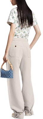 (Women) LOUIS VUITTON Floral Monogram Crewneck T-Shirt SS24 White Tee. 1AFGRS Shop (Women) LOUIS VUITTON Floral Monogram Crewneck T-Shirt SS24 White Tee. 1AFGRS