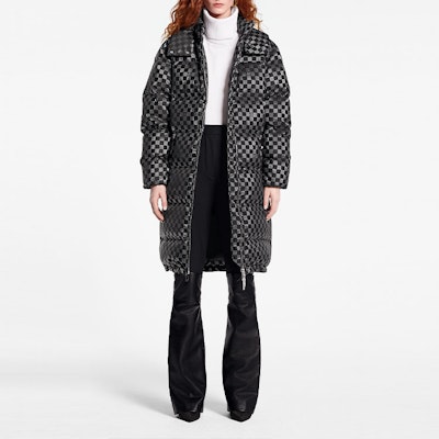 (Women) LOUIS VUITTON FW21 Black Checkered Long Hooded Down Jacket 1A5IBT Lookbook (Women) LOUIS VUITTON FW21 Black Checkered Long Hooded Down Jacket 1A5IBT