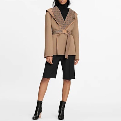 (Women) LOUIS VUITTON FW21 Classic Wrap Hooded Coat Pink Brown 1A91SG Lookbook (Women) LOUIS VUITTON FW21 Classic Wrap Hooded Coat Pink Brown 1A91SG