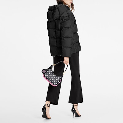 (Women) LOUIS VUITTON FW22 Black Waterproof Hooded Down Jacket. 1AA0UB Shop (Women) LOUIS VUITTON FW22 Black Waterproof Hooded Down Jacket. 1AA0UB