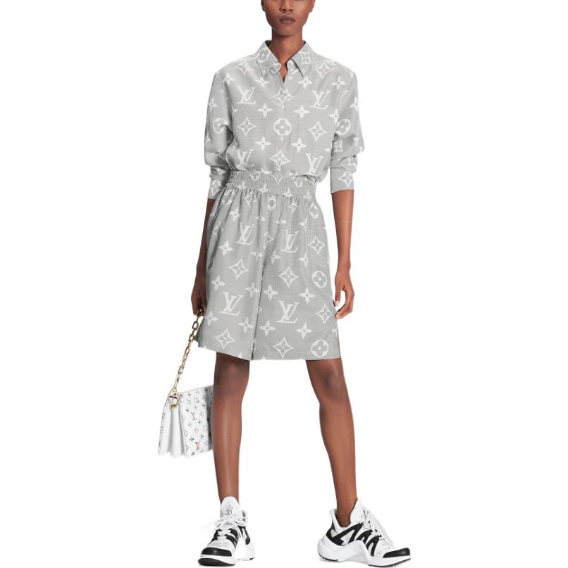 Lookbook (W) LOUIS VUITTON FW22 Flight Mode Logo Cetakan Kelabu Baju Lengan Panjang Wanita. 1AAK7A