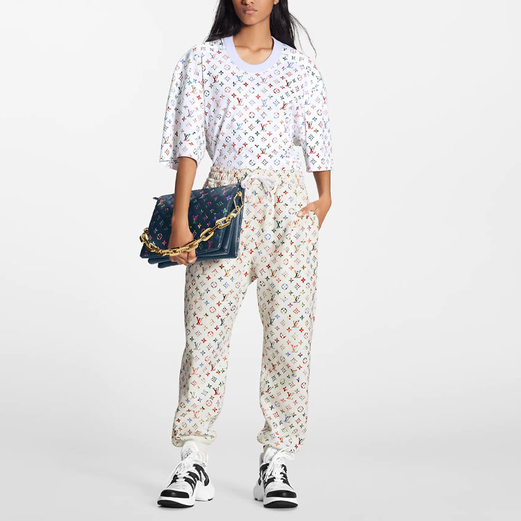 Lookbook (W) 路易威登 FW22 白色logo针织松宽版七分袖毛衣 1AAMFQ