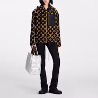 Lookbook (W) 路易威登 FW22 女士 Logo印花短版連帽外套 棕色 1AAKAV