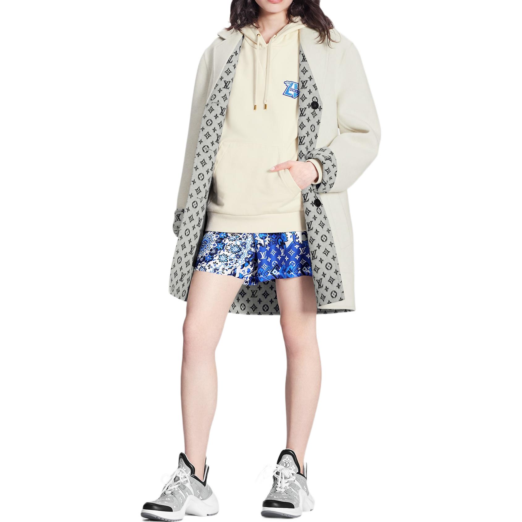 Lookbook (Women) LOUIS VUITTON FW22 Monogram Jacquard Reversible Coat  Off-White 1AAK67