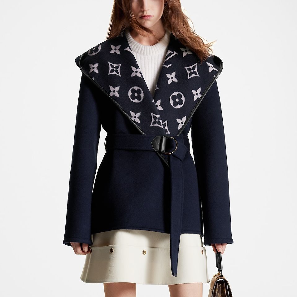 Shop (Women) LOUIS VUITTON FW23  Double-Breasted Belted Hooded Coat Navy Blue. 1ABSIP