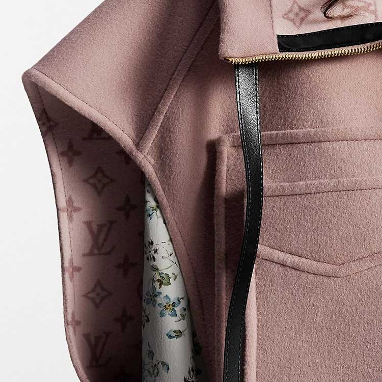(Women) LOUIS VUITTON FW23  Solid Short-Sleeve Hooded Jacket in Dark Pink. 1AFCRX 圖 6