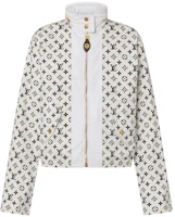 (Women) LOUIS VUITTON FW23 Logo Print High-Neck Jacket White 1ABTCK (Women) LOUIS VUITTON FW23 Logo Print High-Neck Jacket White 1ABTCK